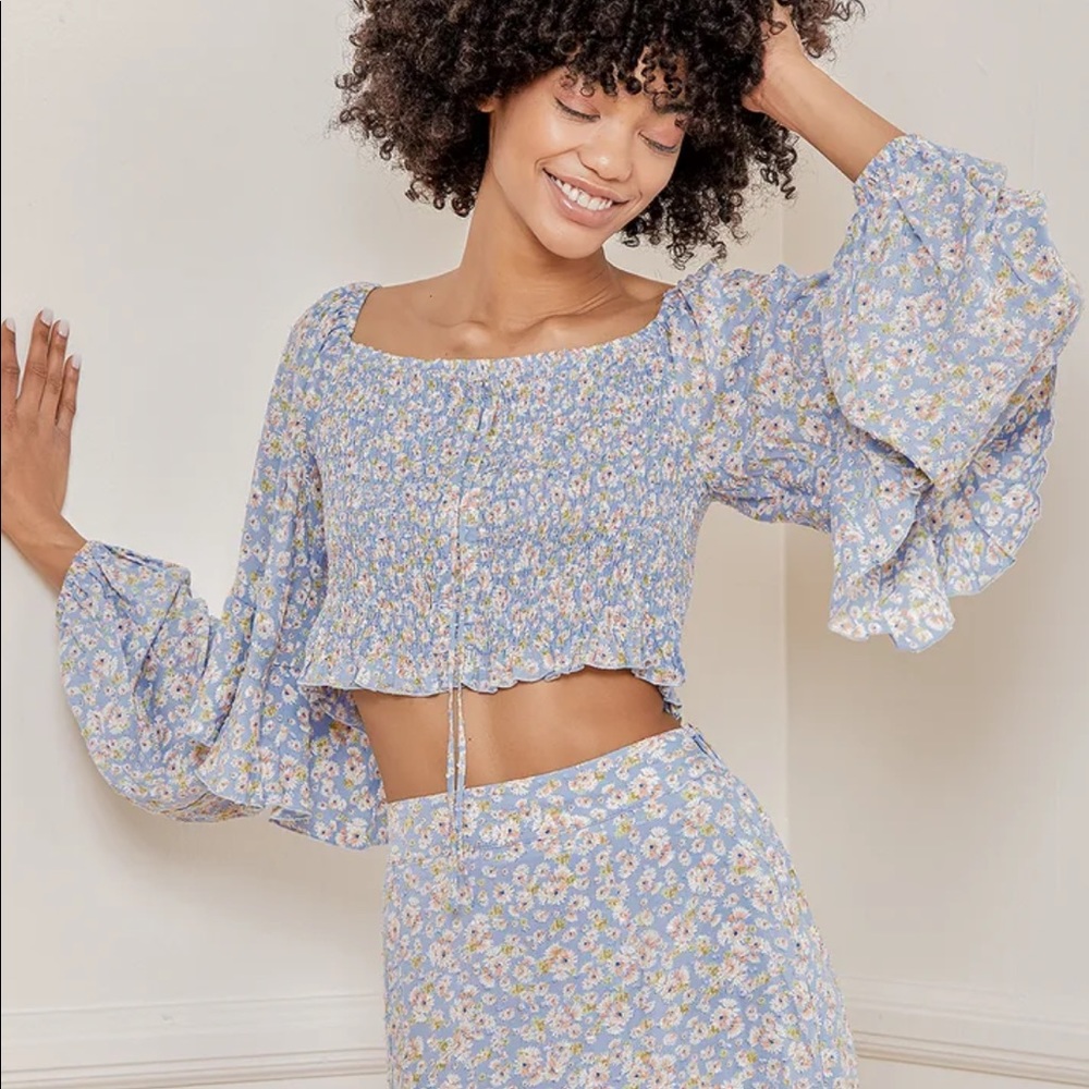 Lulu’s | Light Blue Floral Print Smocked Crop Top